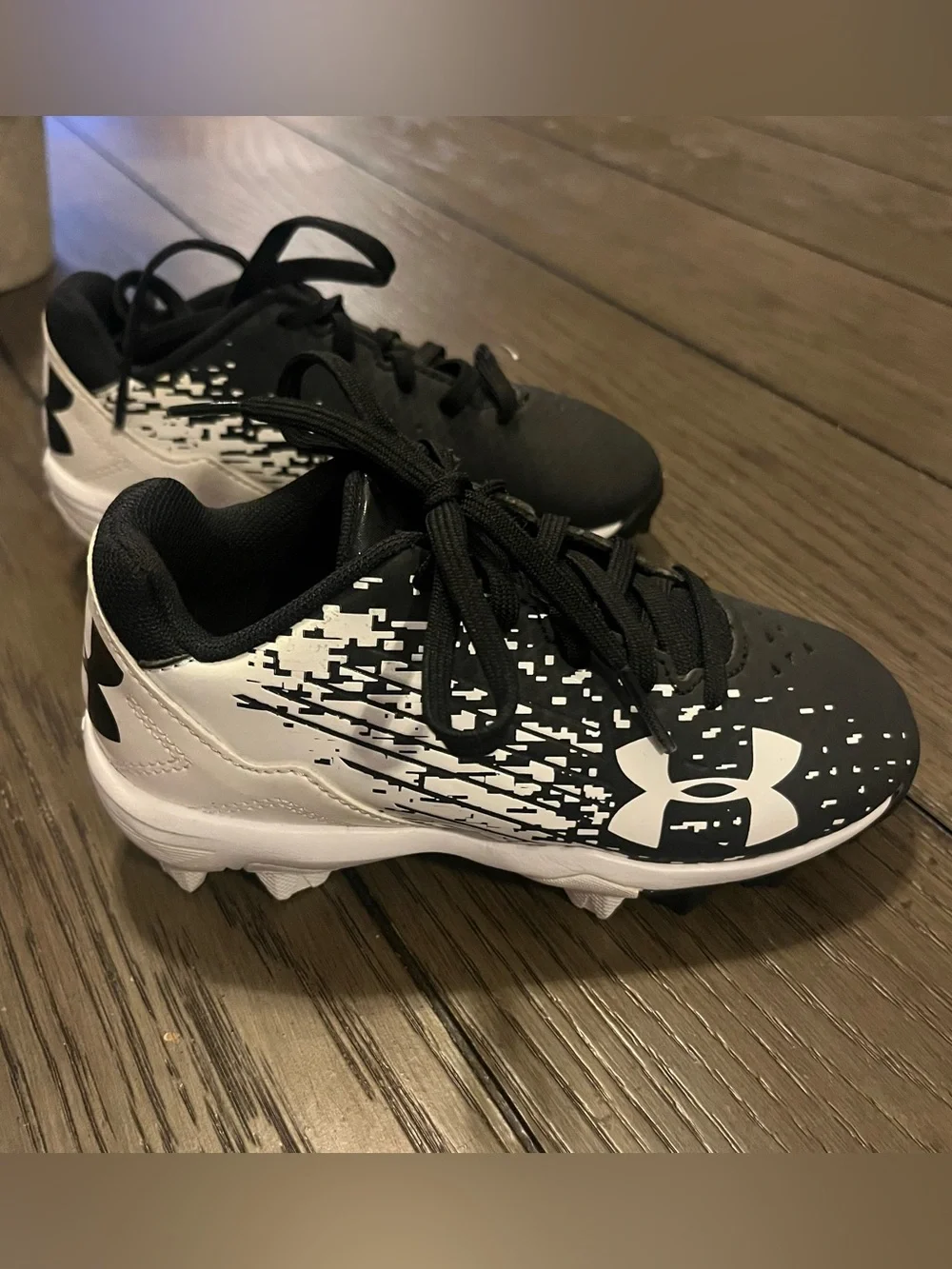 Under Armour Youth Leadoff Low Black/White Splatter Baseball Cleats Size 10 NEW